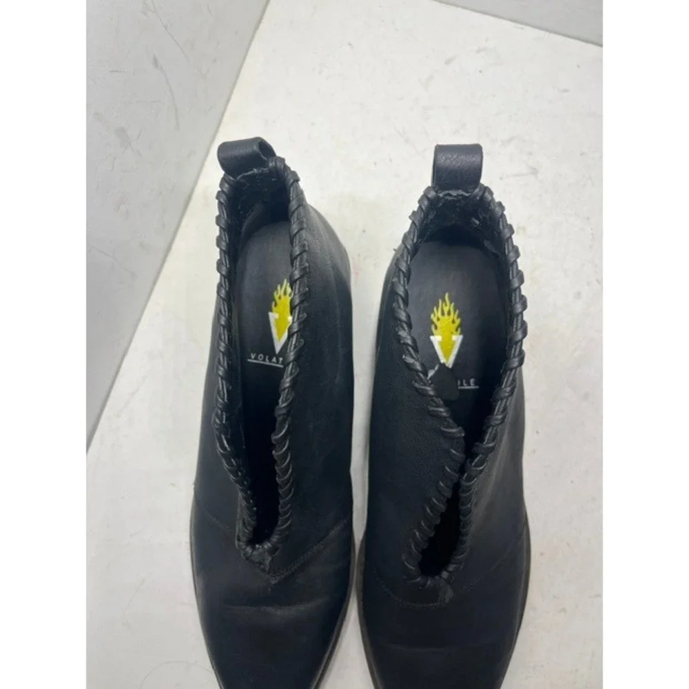 Volatile black ankle